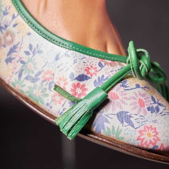 1960s Floral Jack Rogers Green Trim Pumps Heels Shoes